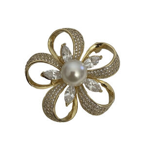 Elegant Gold Plated Wreath Style Brooch Pin for Women White Crystals
